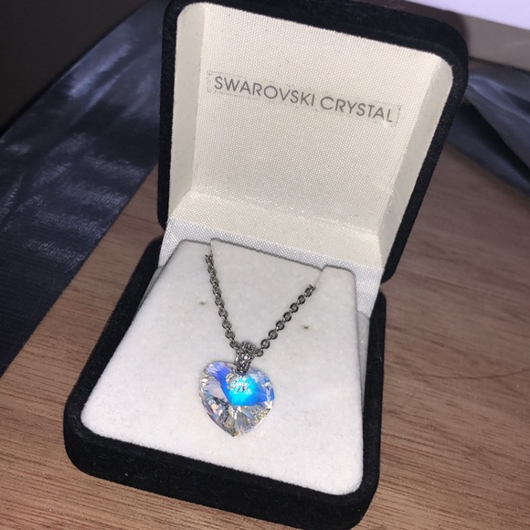 Swarovski crystal heart prism necklace - Picture 6 of 8